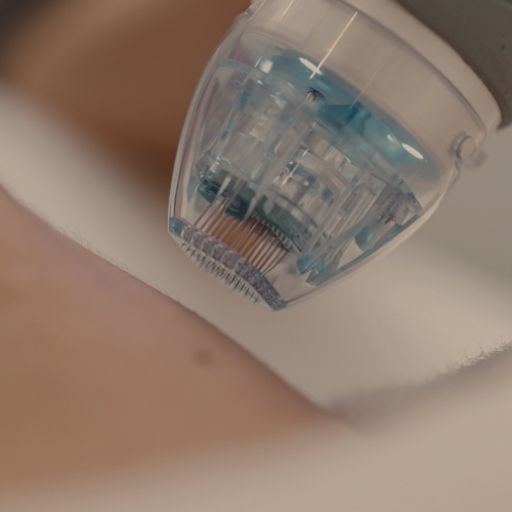 Microneedling bei MedandSkin - Ein elektrischer oder mechanischer Microneedling-Aufsatz sorgt für gezielte Mikroverletzungen.